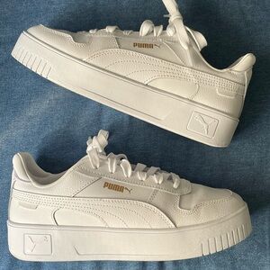 White puma sneakers. Worn twice.
